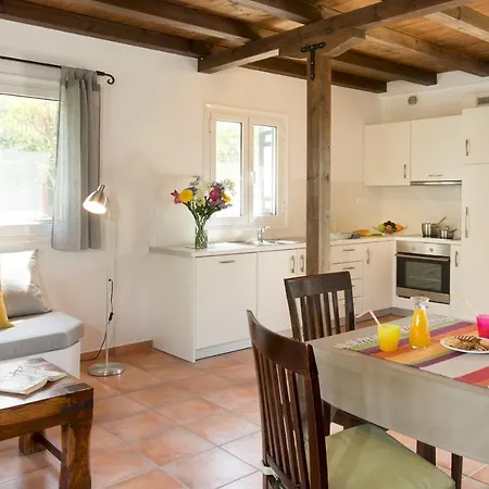 Villa Mousses - Bifamiliare Polymiha *
